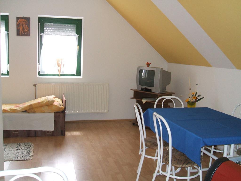 Abádszalók Feherszeker Apartmanok חדר תמונה