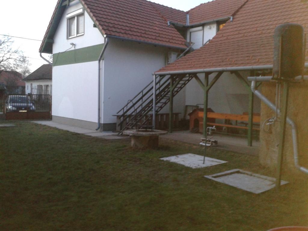 Abádszalók Feherszeker Apartmanok חדר תמונה